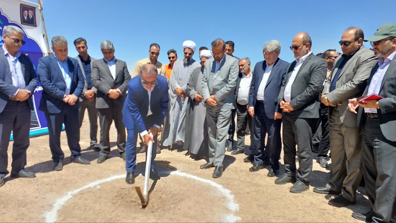 آیین کلنگ زنی نیروگاه خورشیدی ۲۵ مگاواتی 