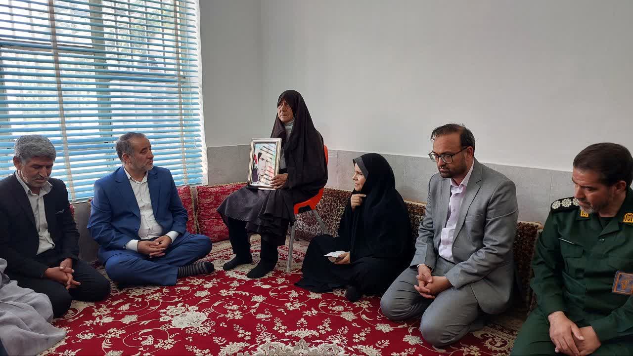  دلجویی از خانواده گرانقدر شهید محمدرضا باباسلطانی در سرایان 