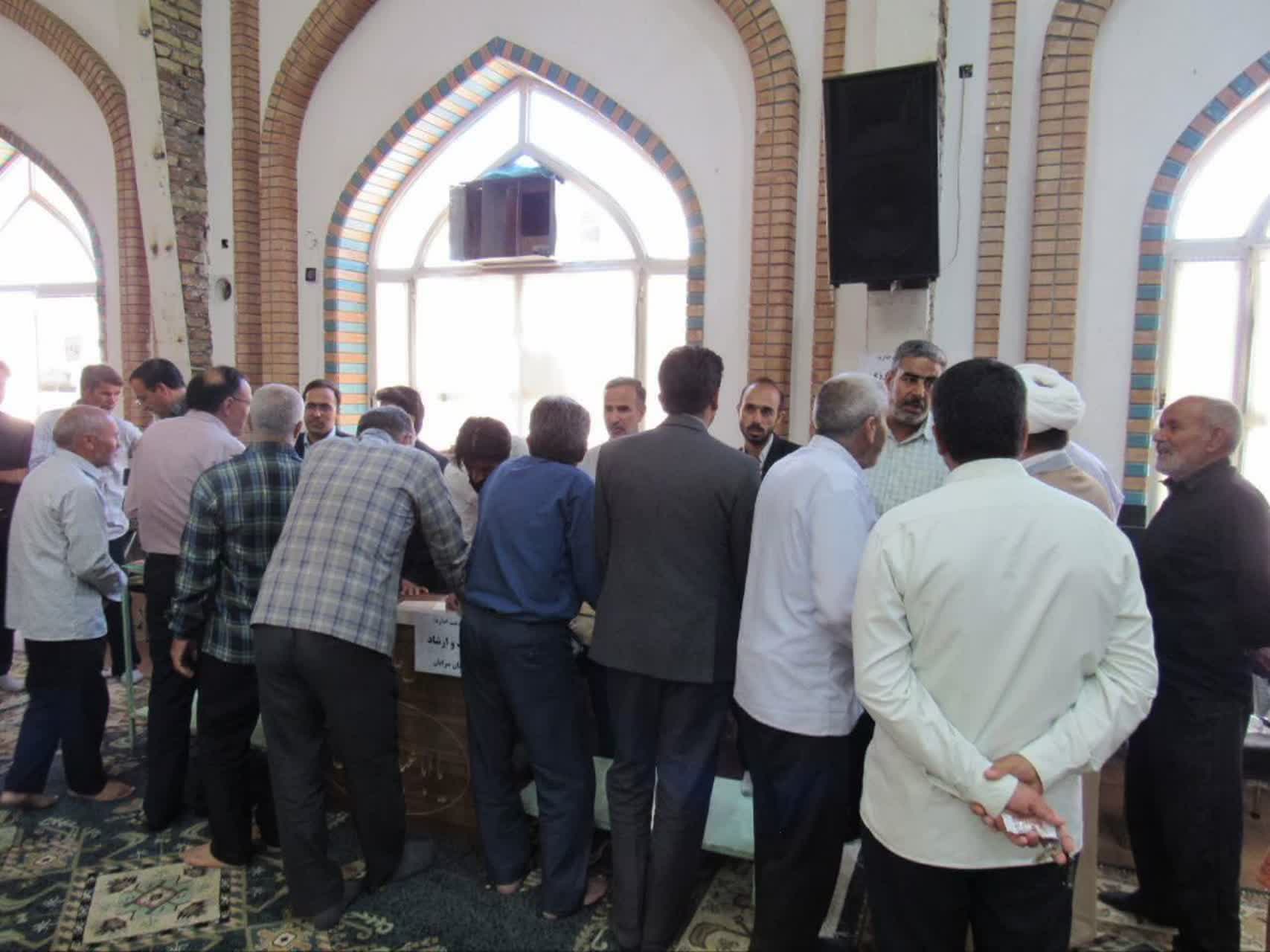 برپایی میز خدمت مدیران دستگاه‌های اجرایی در سه قلعه