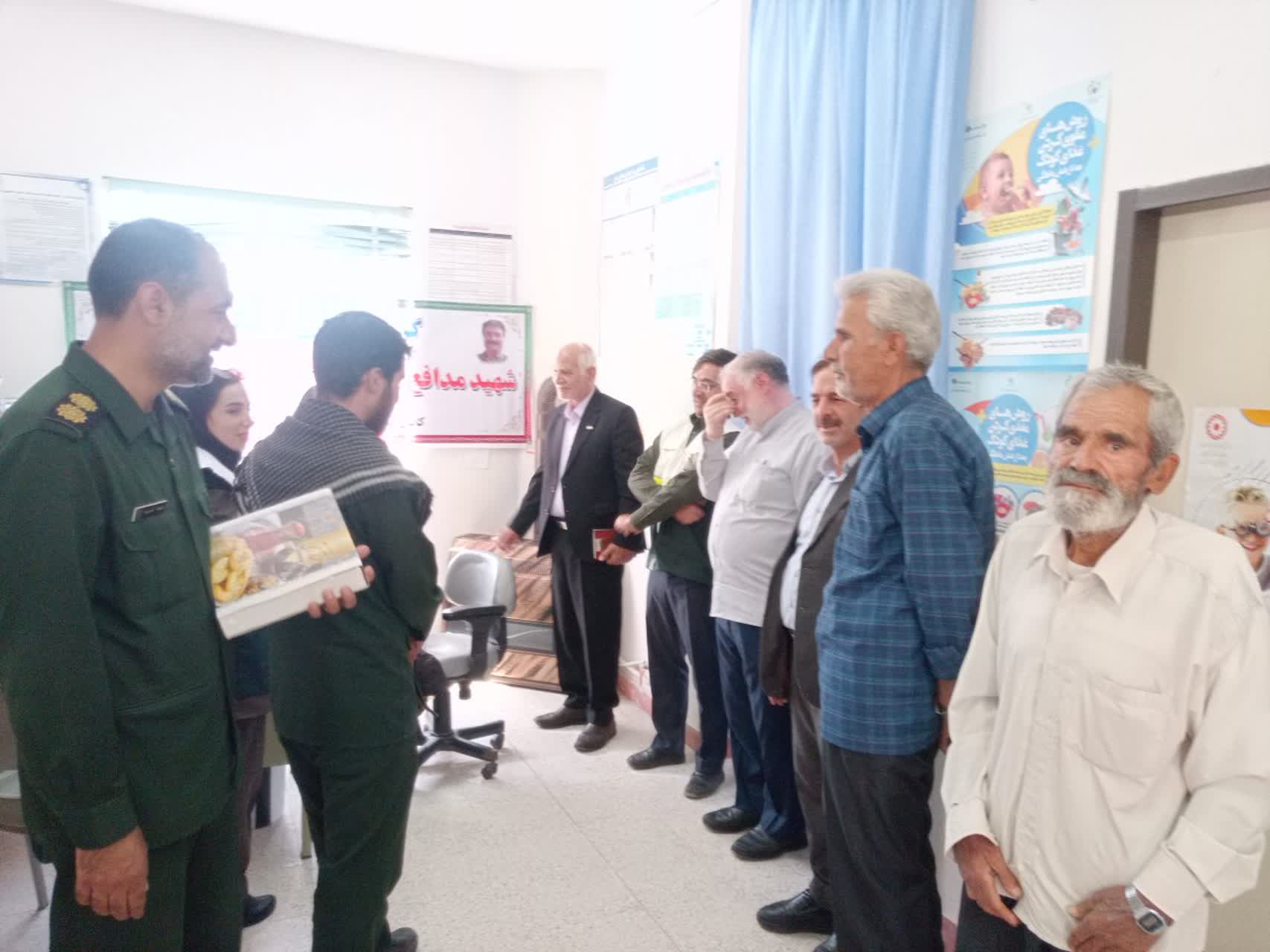 بازدید مسئولین از گروه جهادی پزشکی در روستای انارستانک