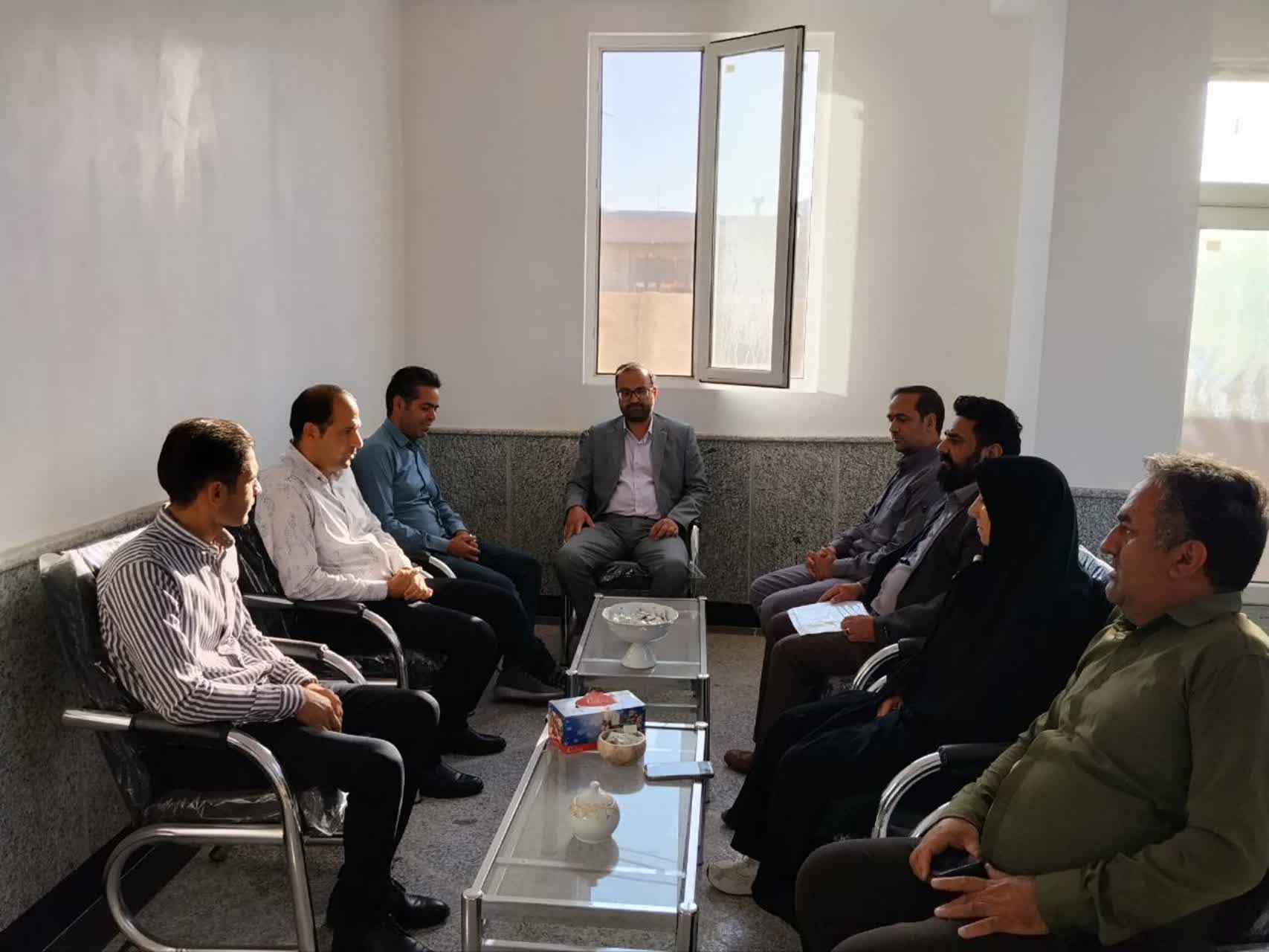 عزم جدی برای رفع چالش های روستای عمرویی در نشست بررسی مسائل