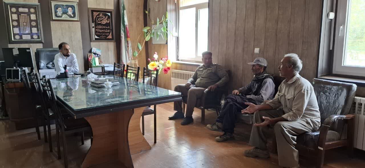 برگزاری جلسه با شترداران مناطق مرتعی ریگ و رباط شور برای بررسی مشکلات تأمین آب دام