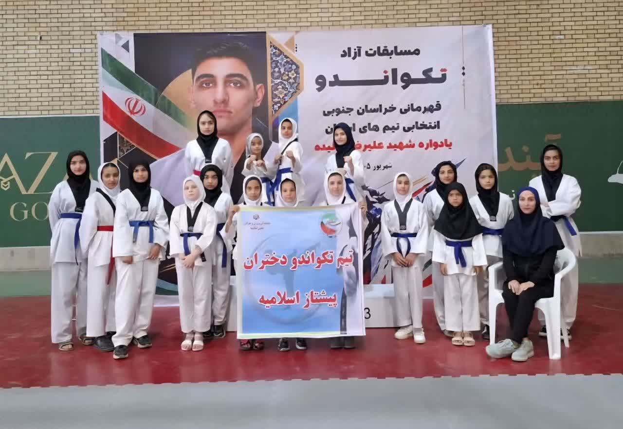 درخشش دختران تکواندوکار اسلامیه با کسب یک طلا و پنج برنز در استان