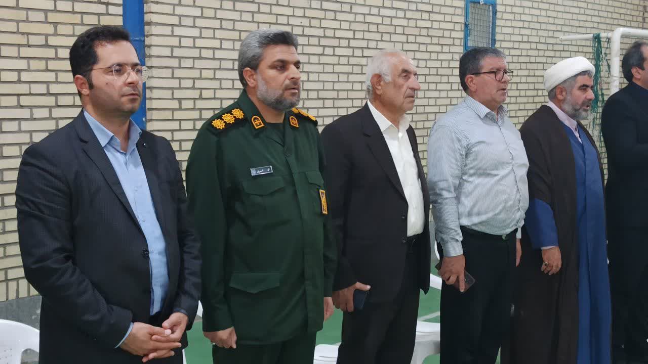 توزیع ۱۲۰۰ بسته لوازم التحریر میان دانش‌آموزان نیازمند بشرویه
