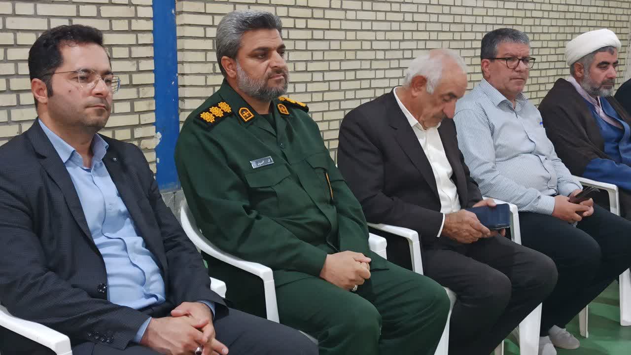 اهدای ۱۲۰۰ بسته لوازم التحریر به دانش‌آموزان نیازمند بشرویه