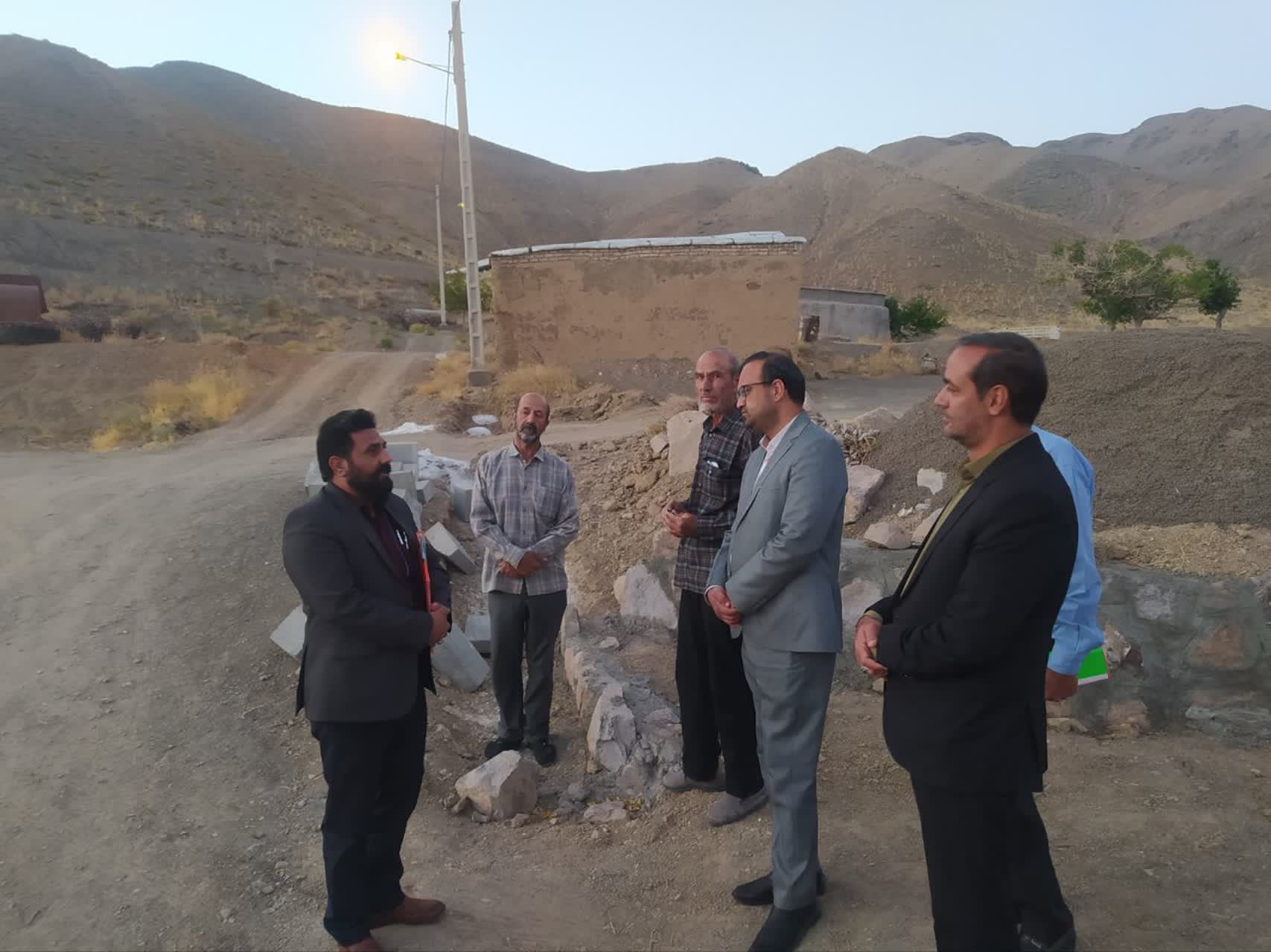بازدید میدانی فرماندار و مسئولان سرایان از روستای دره پر و بررسی مشکلات