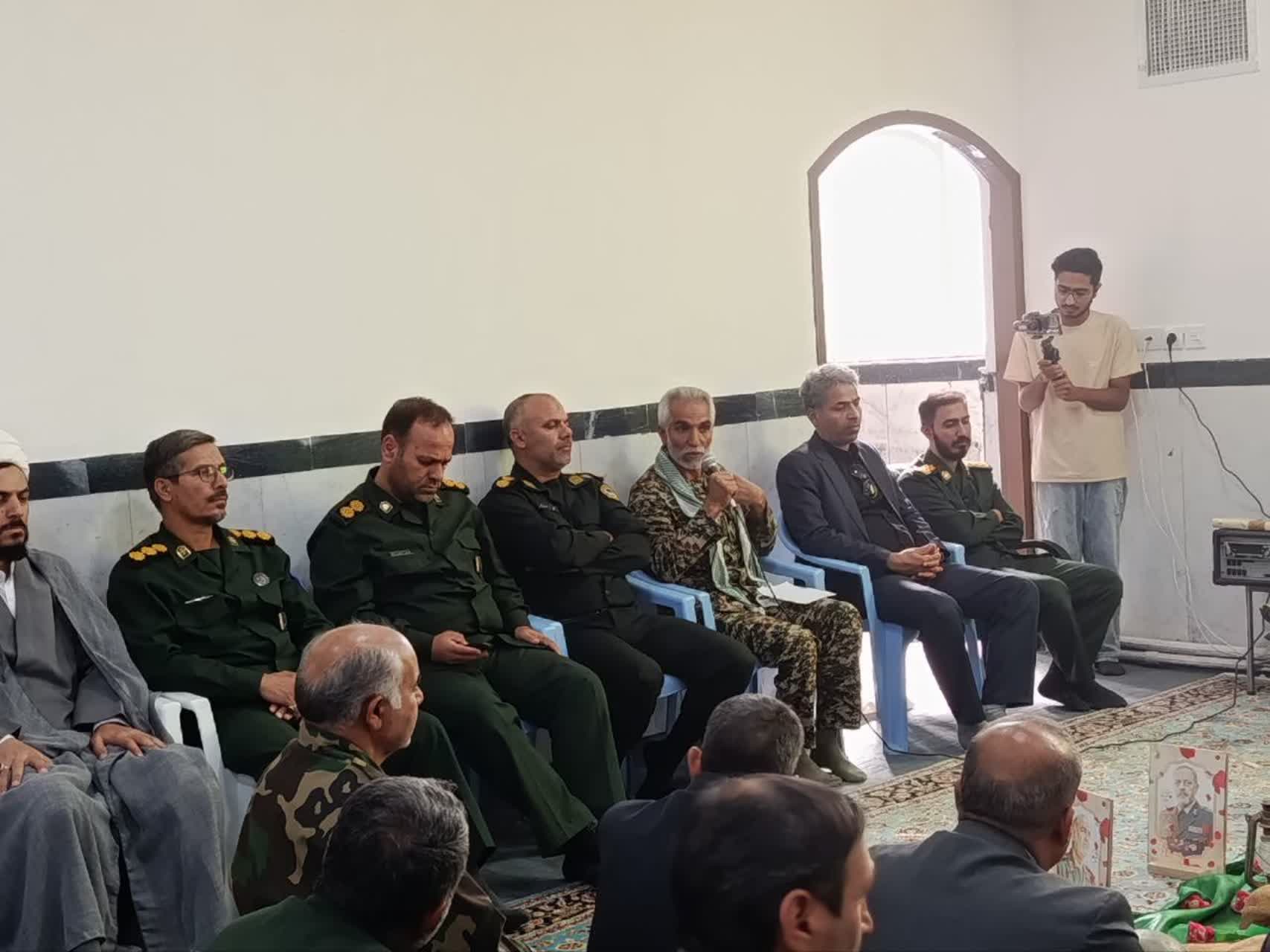دیدار فرماندار و مسئولان سرایان با امام جمعه در آغاز هفته دفاع مقدس