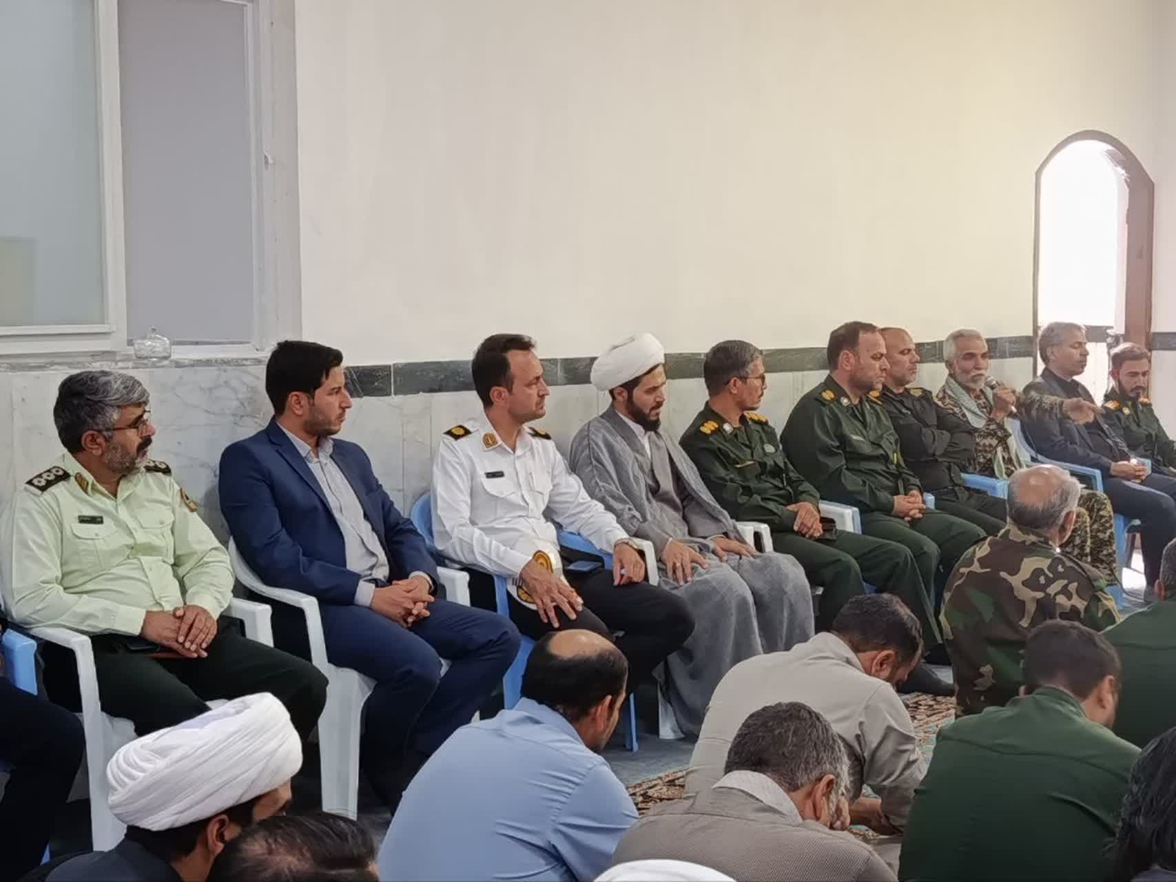 دیدار فرماندار و مسئولان سرایان با امام جمعه در آغاز هفته دفاع مقدس