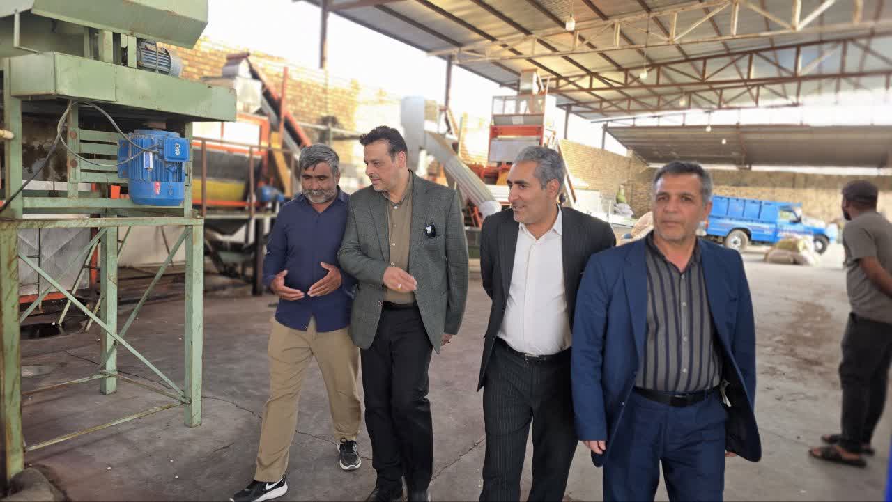 بازدید فرماندار فردوس از ترمینال ضبط و فرآوری پسته طاهری