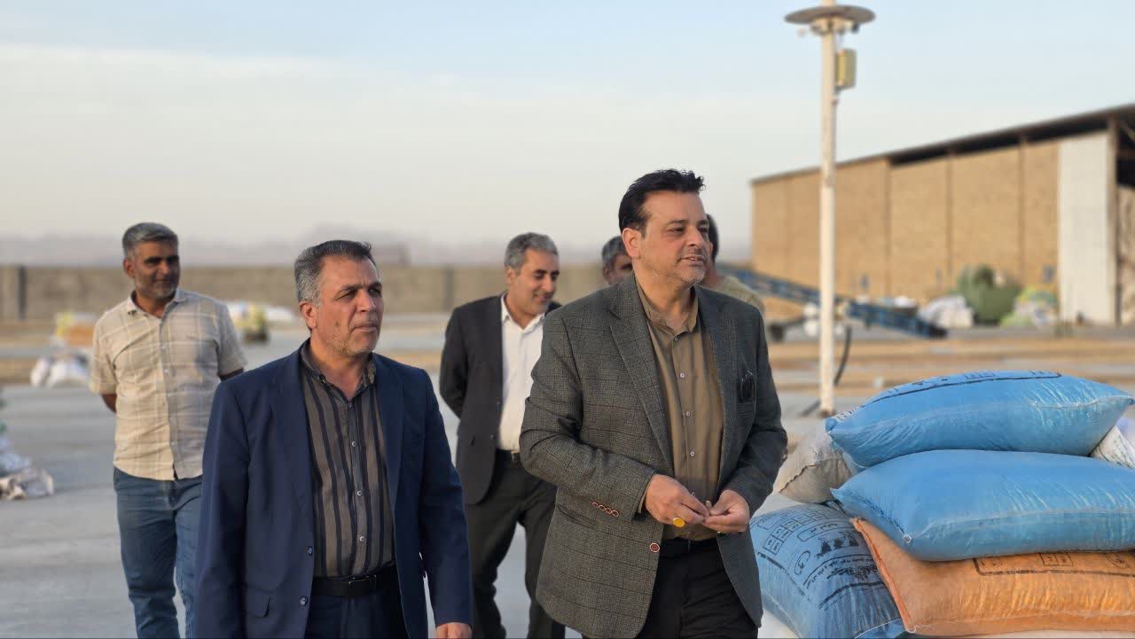 بازدید فرماندار فردوس از ترمینال ضبط و فرآوری پسته طاهری
