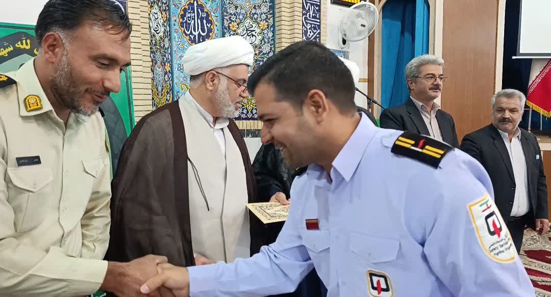 تقدیر از آتش‌نشانان و نیروی انتظامی در نماز جمعه اسلامیه