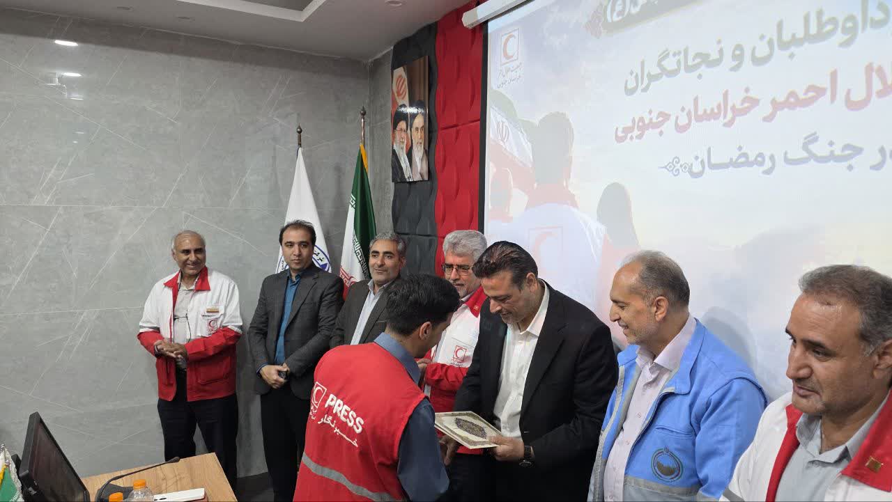 با حضور فرماندار شهرستان فردوس انجام شد؛ تجلیل از...