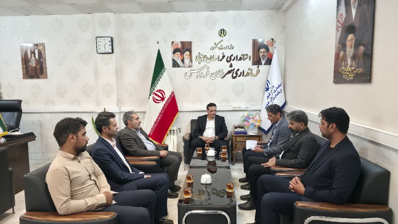 دیدار فرماندار فردوس با کارکنان شبکه دامپزشکی به مناسبت روز ملی دامپزشکی