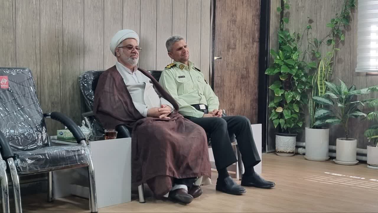 گزارش تصویری دیدار پرسنل تبلیغات اسلامی فردوس با فرماندهی نیروی انتظامی
