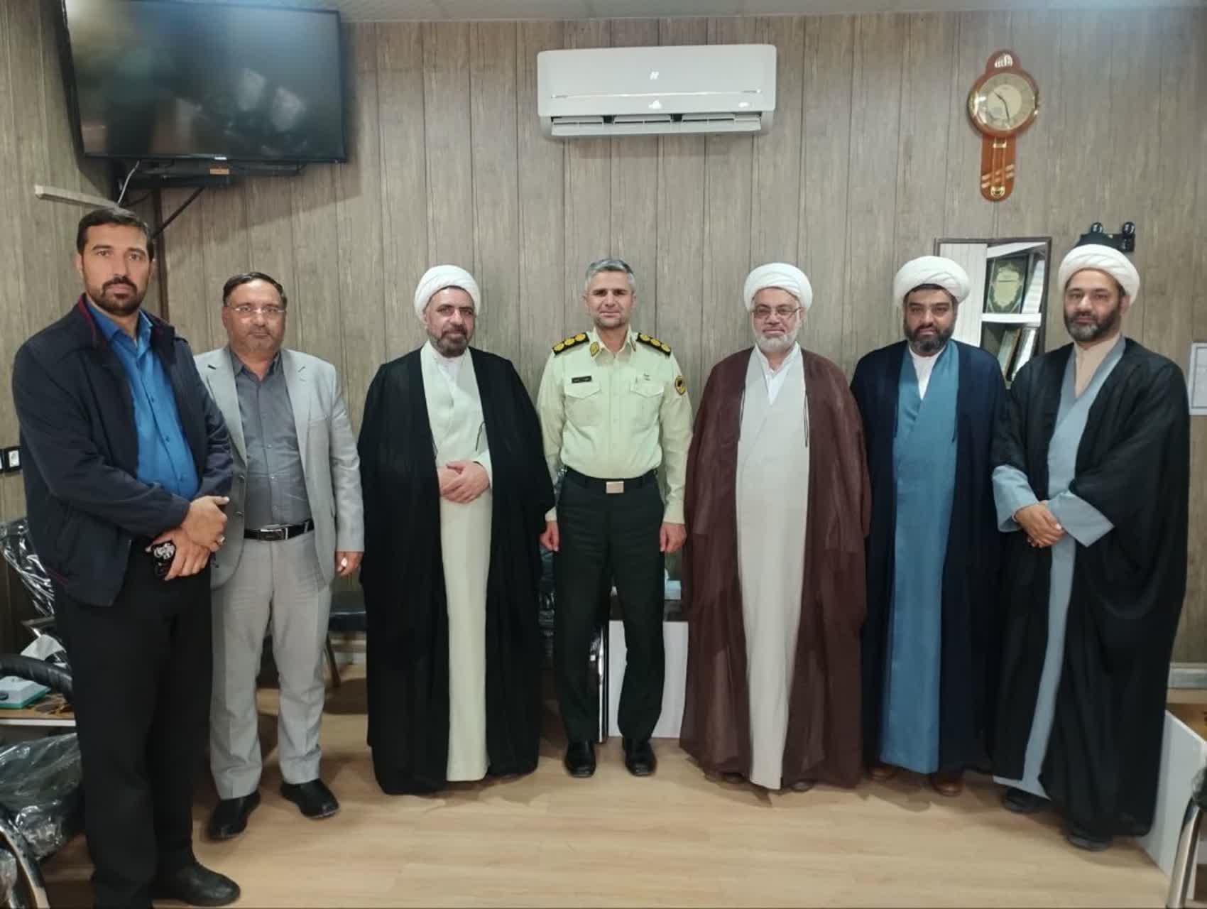 گزارش تصویری دیدار پرسنل تبلیغات اسلامی فردوس با فرماندهی نیروی انتظامی