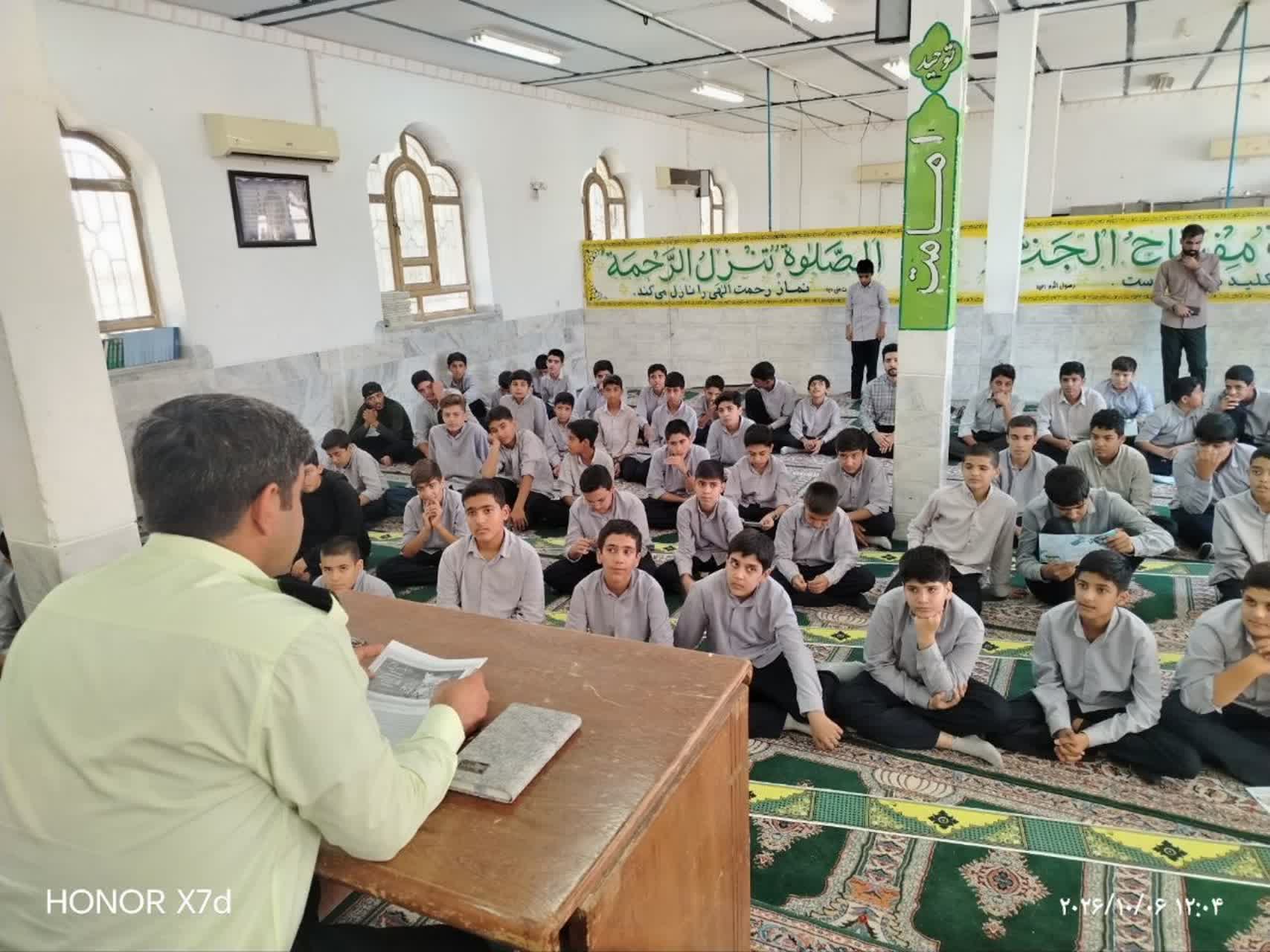 برگزاری جلسه آموزش همگانی پیشگیری از آسیب‌های اجتماعی و پویش نه به سرقت در دبیرستان