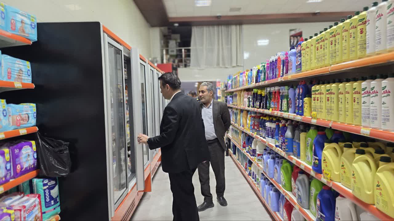 بازدید میدانی فرماندار فردوس از واحدهای صنفی و بررسی قیمت‌ها