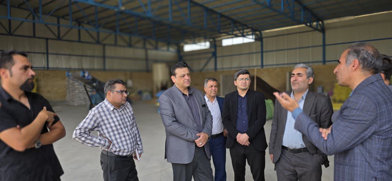 بررسی مشکل آب مجتمع دامیاران با حضور فرماندار