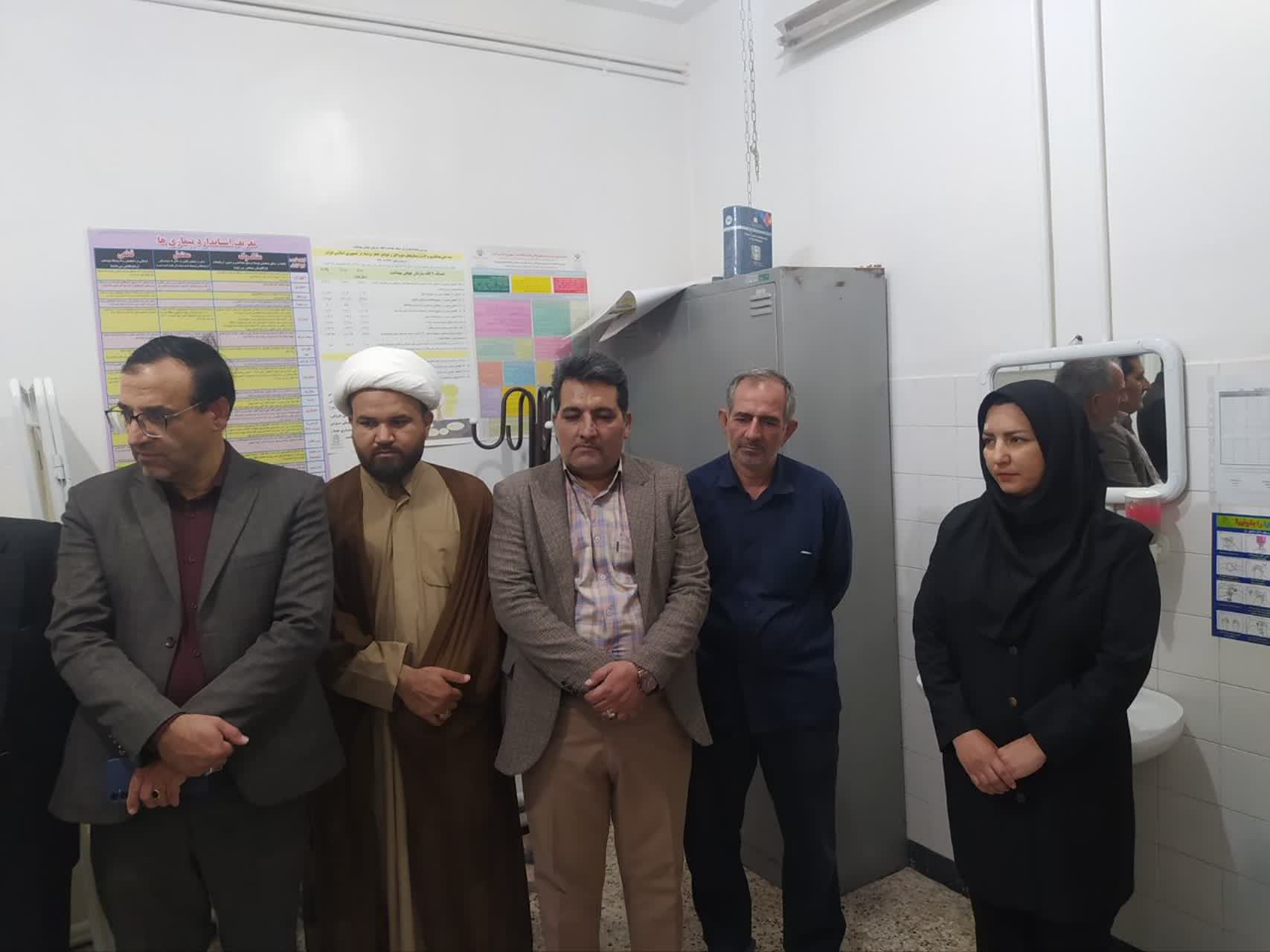 حضور فرماندار و جمعی از مسئولین در مرکز بهداشت سه قلعه