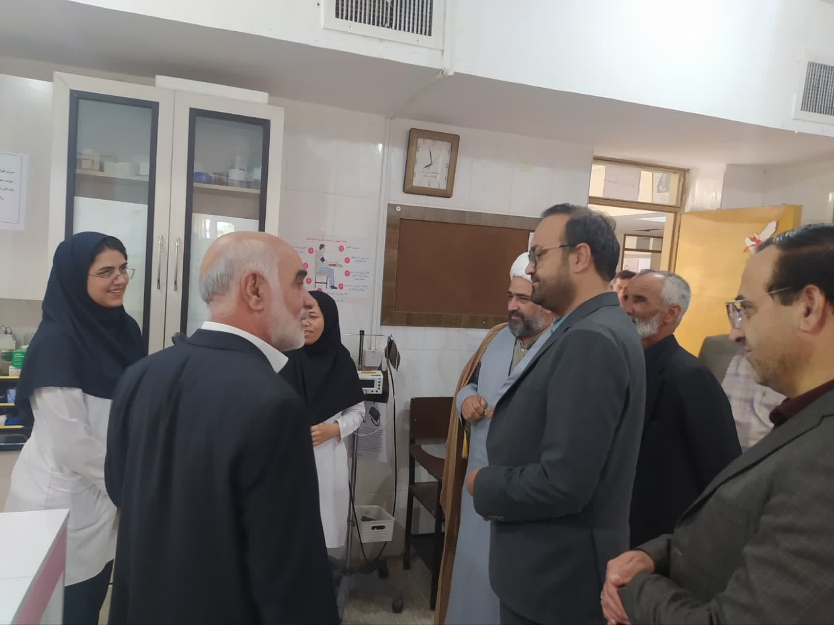 عرض خداقوت فرماندار به کادر درمان مرکز بهداشت سه قلعه