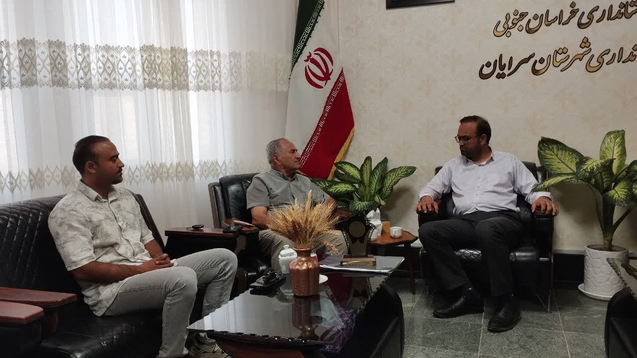 دیدار سرمایه گذار حوزه بنتونیت با فرماندار سرایان