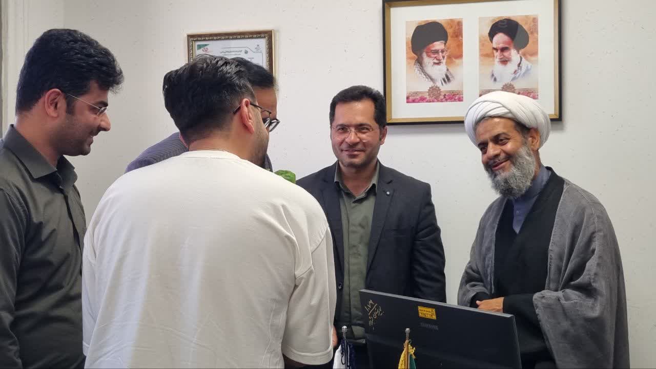 تجلیل از جمعی از پزشکان و متخصصان بیمارستان امام رضا(ع)