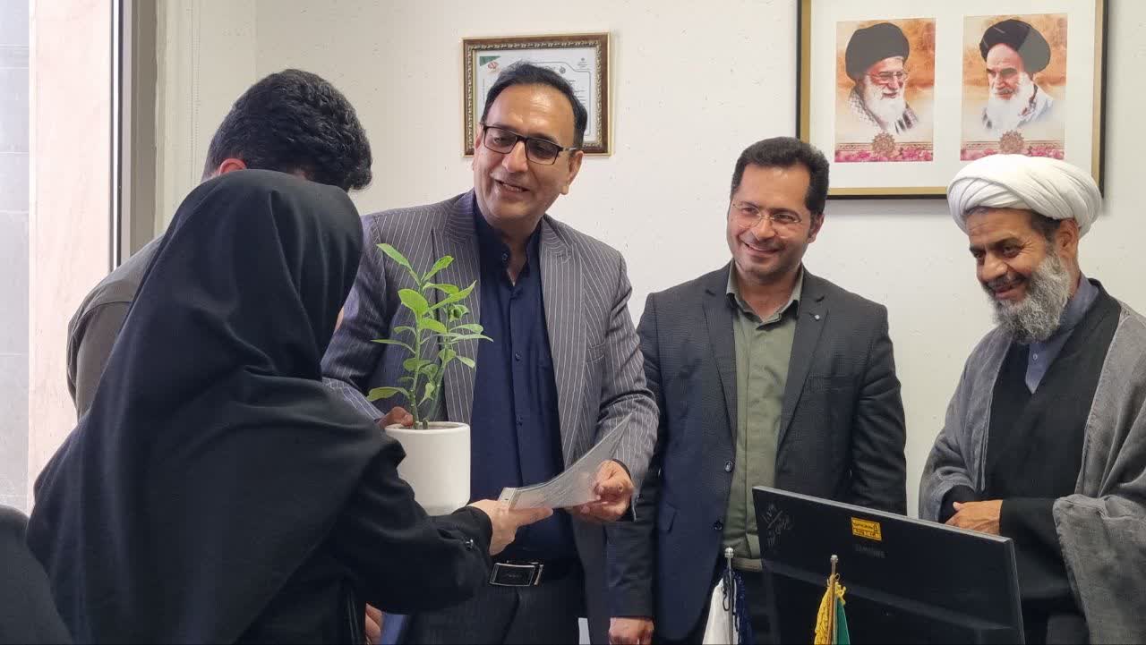 تجلیل از جمعی از پزشکان و متخصصان بیمارستان امام رضا(ع)